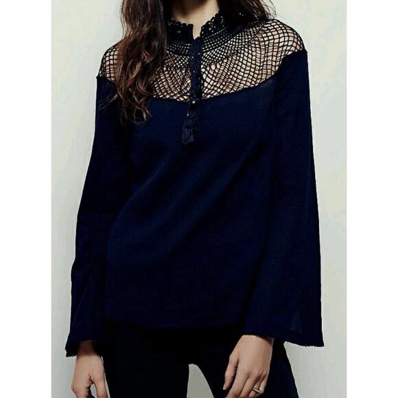 Free People On The Island Blouse Crochet Mesh Tassle Bell Sleeve Sz L Boho - Picture 1 of 8